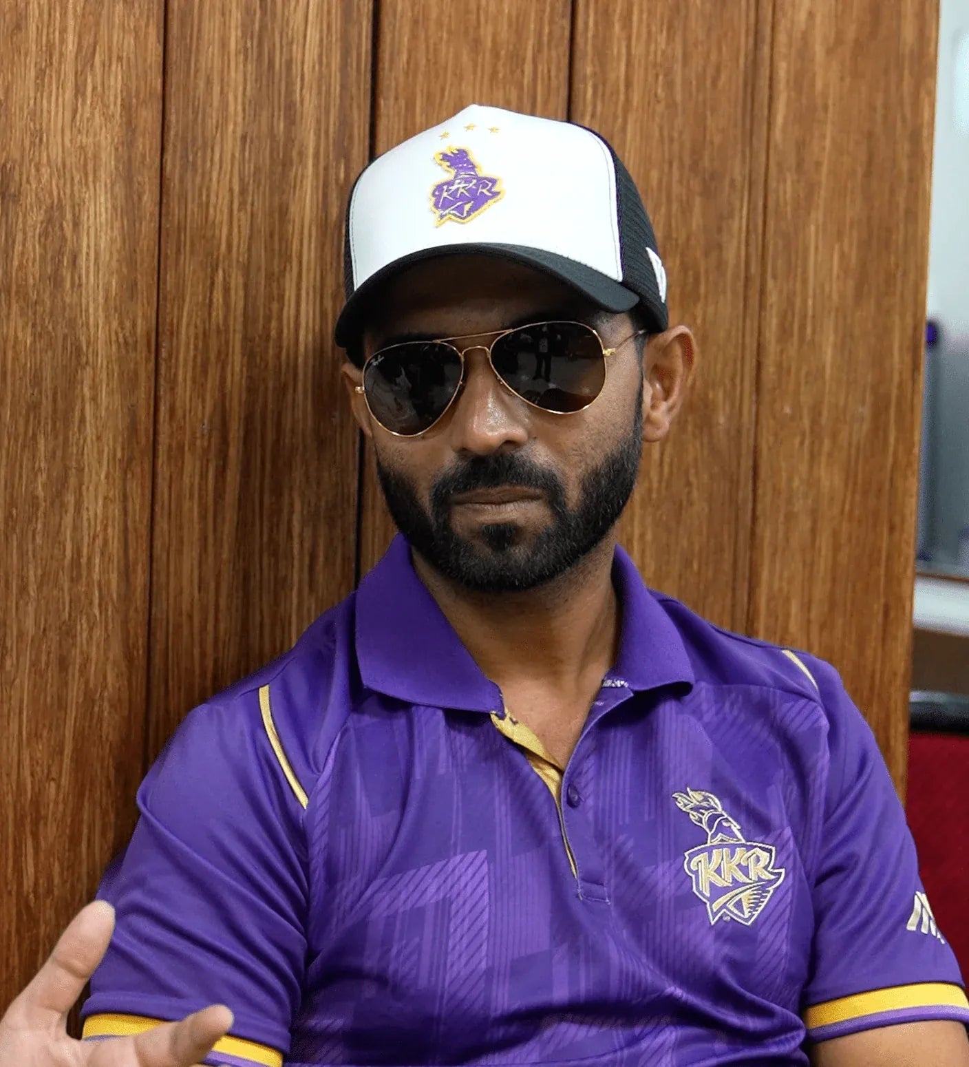 KKR Classic Trucker Black/White Rubber Logo - valientecaps